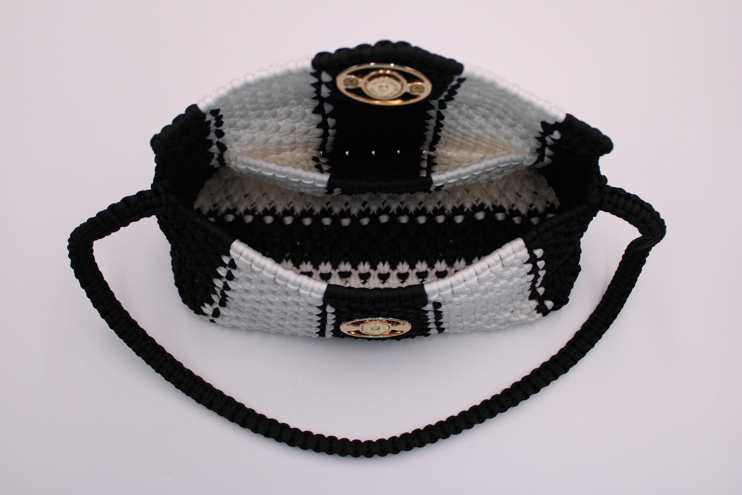 MINI BLACK AND WHITE 100% HAND-WOVEN