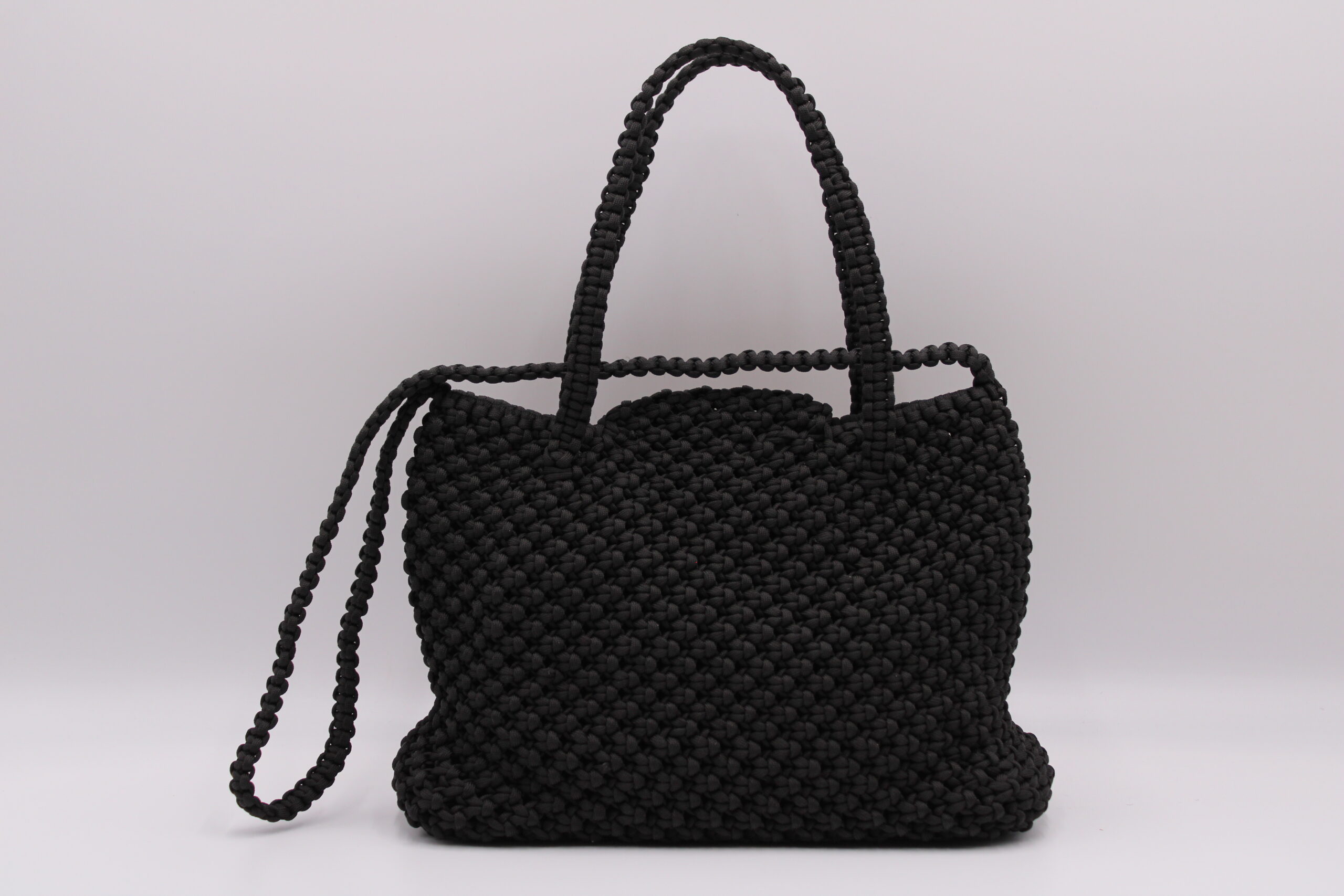 Black tote bag 100% Hand-woven