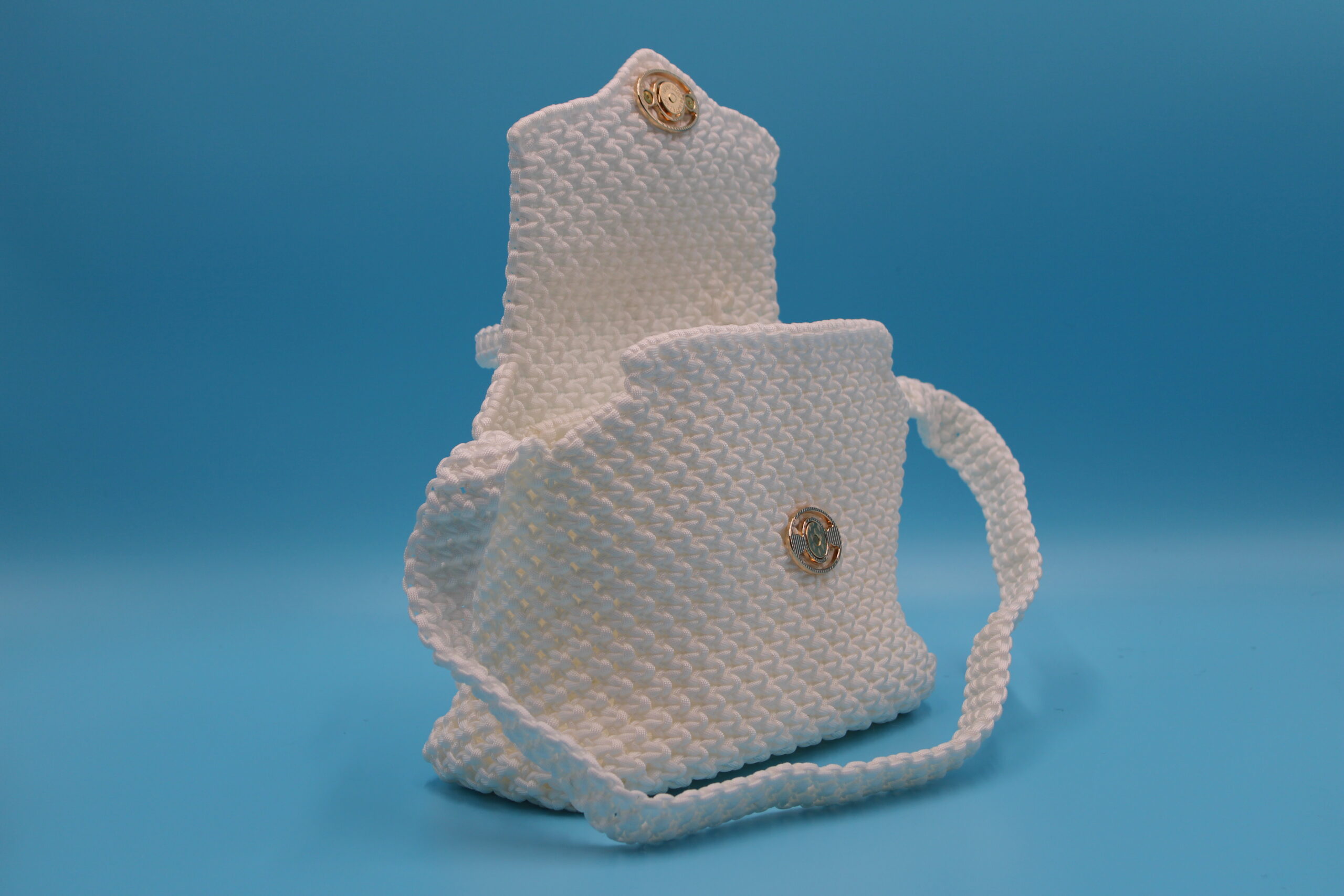 ADJOSS WHITE COLOR  100% HAND-WOVEN WITH THE SMALL INTERNAL POCKET