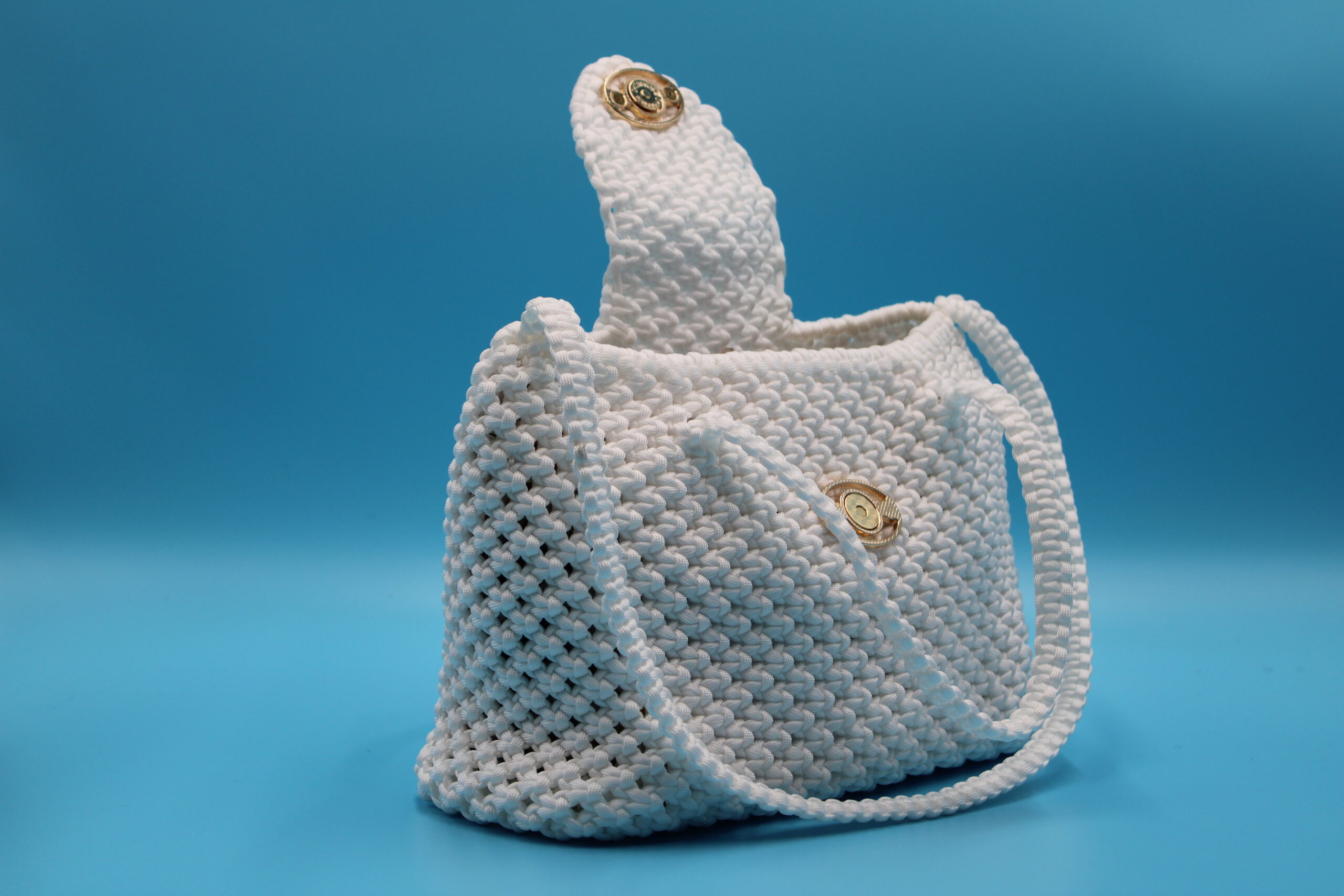TOTE BAG WHITE COLORS WITH HALF CLOSED TOP 100% HAND-WOVEN