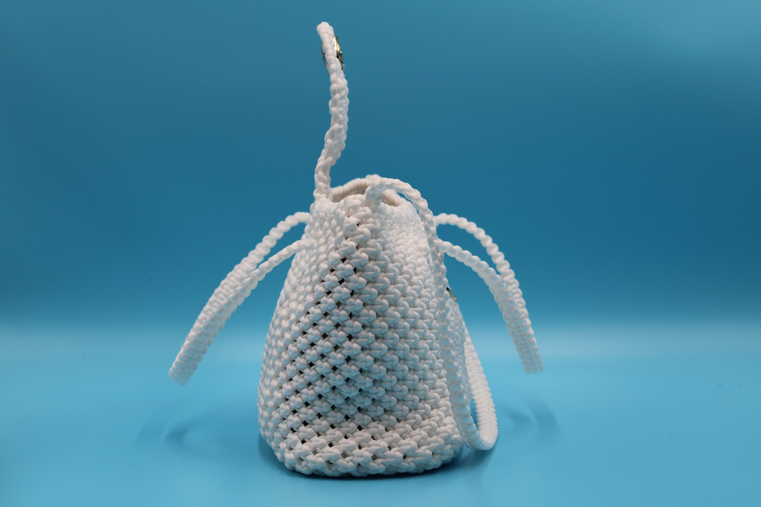 TOTE BAG WHITE COLORS WITH HALF CLOSED TOP 100% HAND-WOVEN