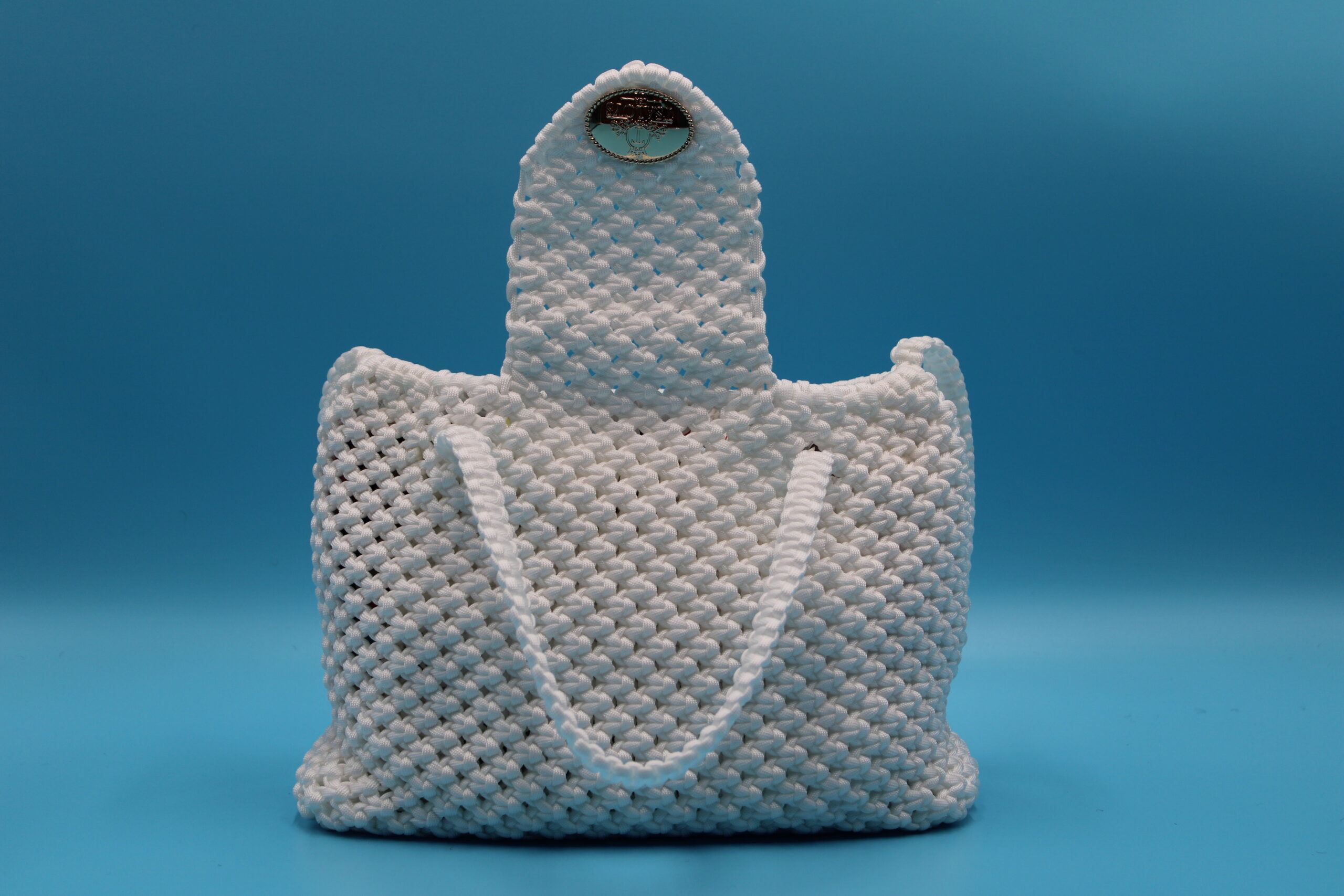 TOTE BAG WHITE COLORS WITH HALF CLOSED TOP 100% HAND-WOVEN