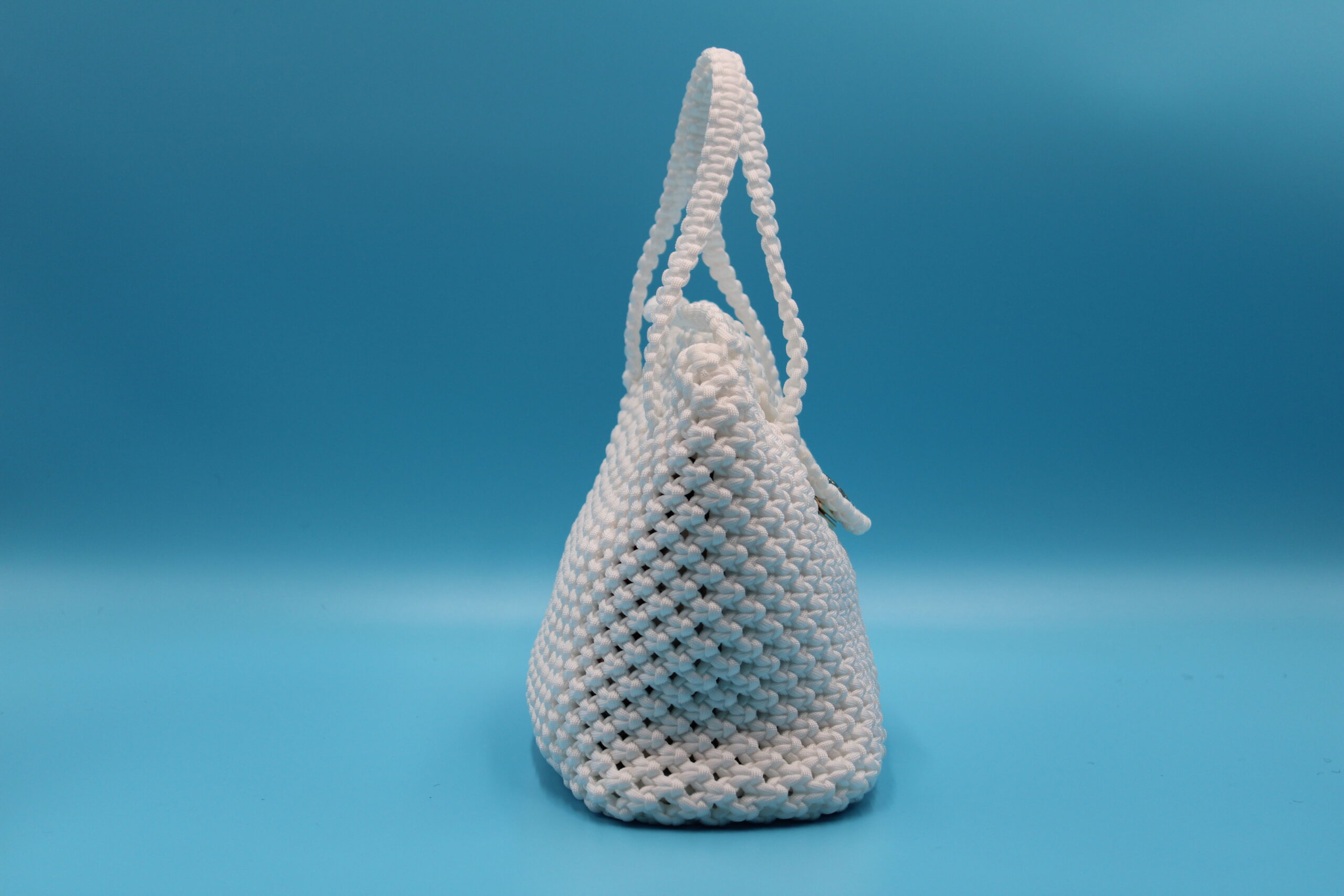 TOTE BAG WHITE COLORS WITH HALF CLOSED TOP 100% HAND-WOVEN