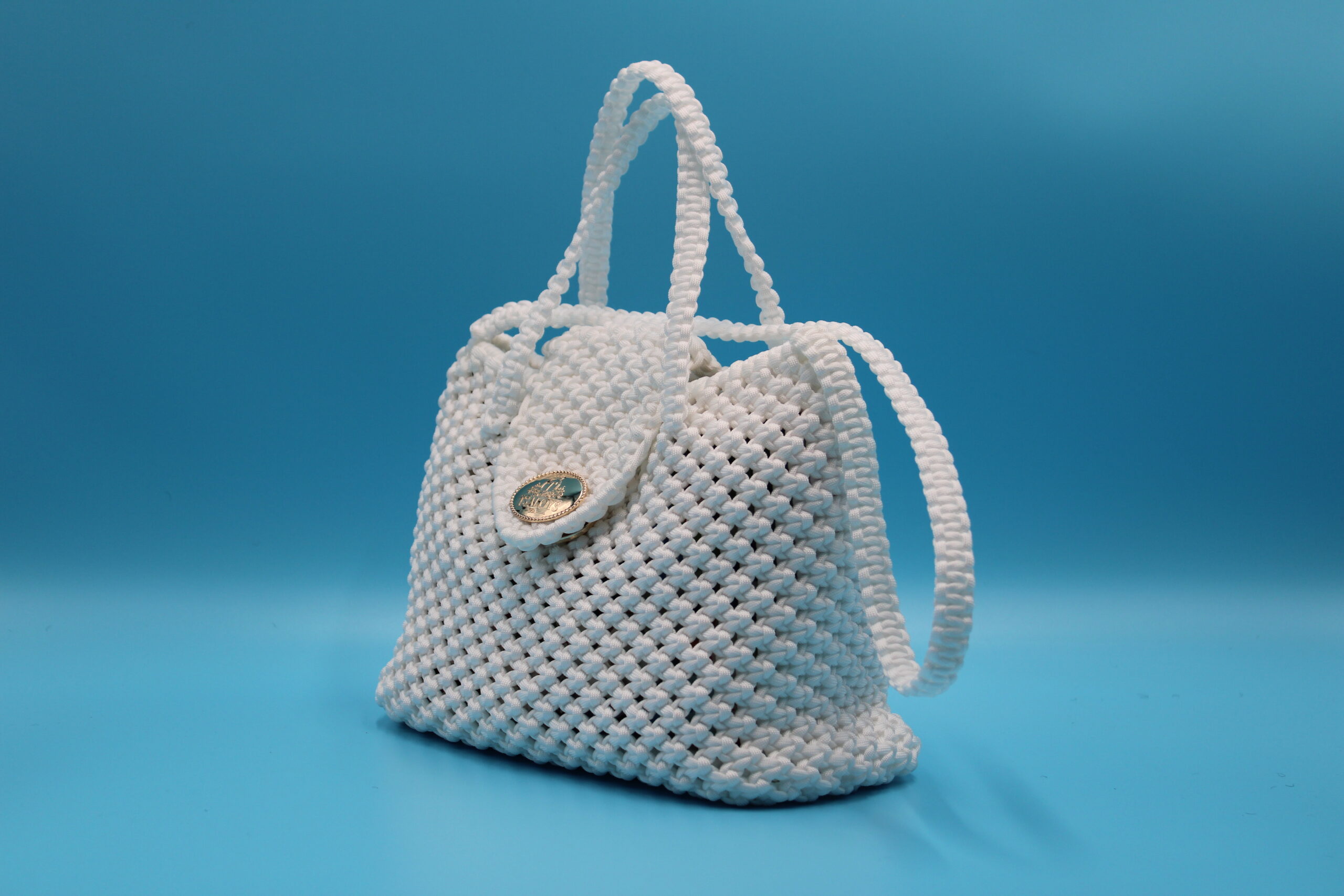 TOTE BAG WHITE COLORS WITH HALF CLOSED TOP 100% HAND-WOVEN