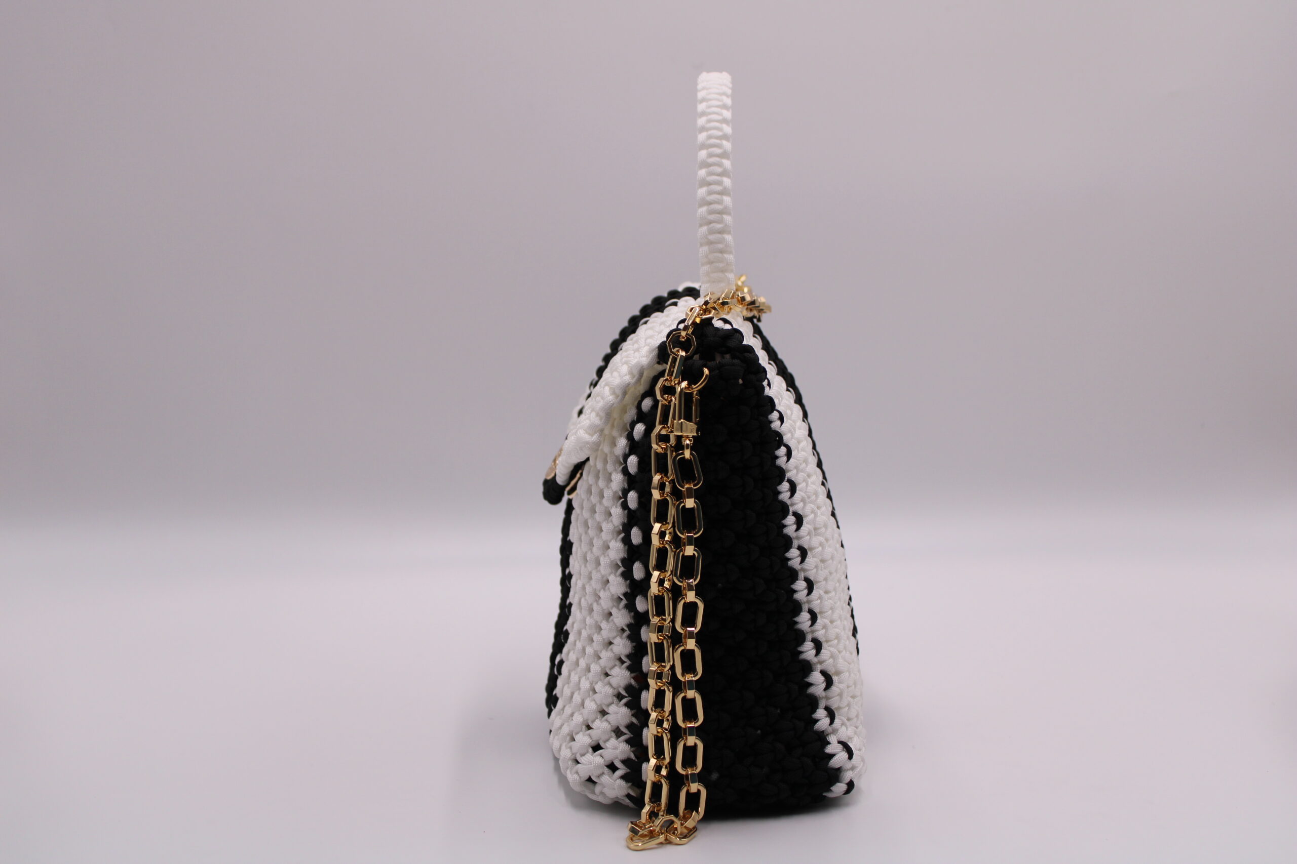 BIVINI EH MINTANGNI TWO COLORS BLACK-WHITE 100% HAND-WOVEN WITH THE SMALL INTERNAL POCKET