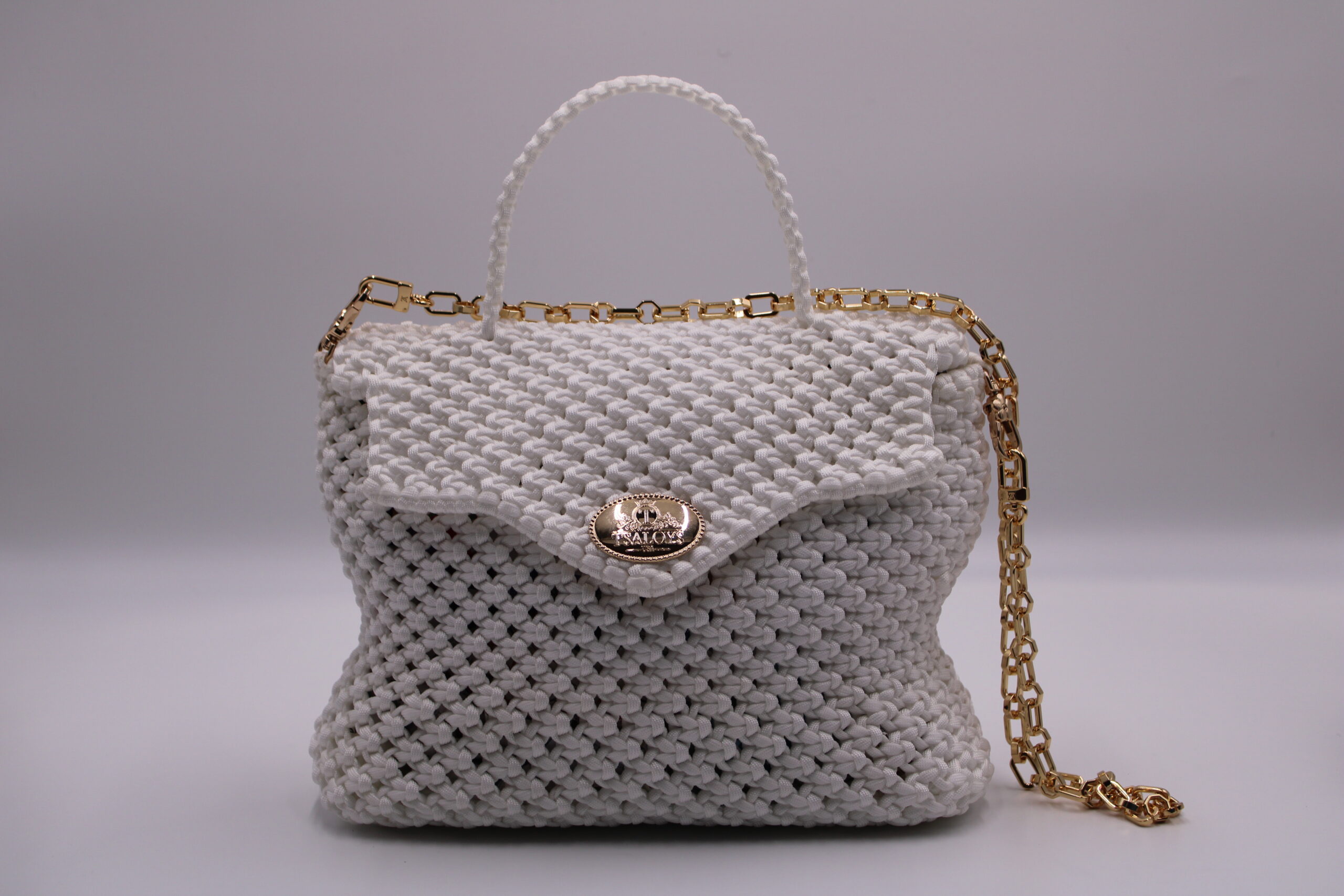 MINTANGNI BENG WHITE COLOR BAG  100% HAND-WOVEN WITH THE SMALL INTERNAL POCKET AND GOLDEN METAL CHAIN