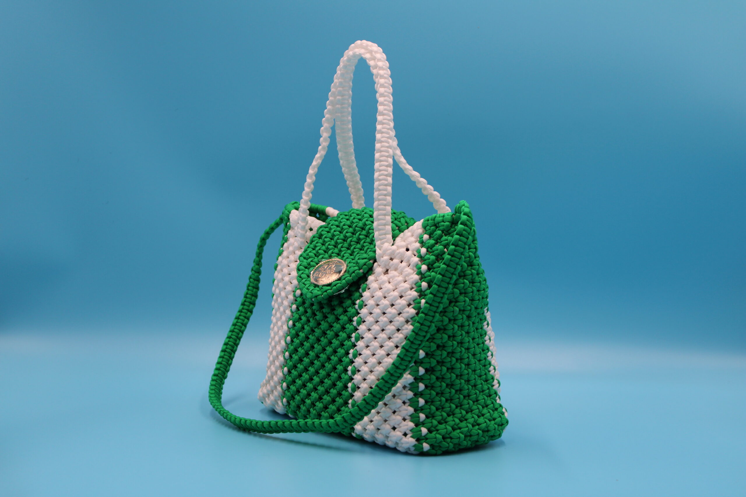 TOTE BAG GREEN AND WHITE COLOR WITH HALF CLOSED TOP 100% HAND-WOVEN WITH THE SMALL INTERNAL BAG
