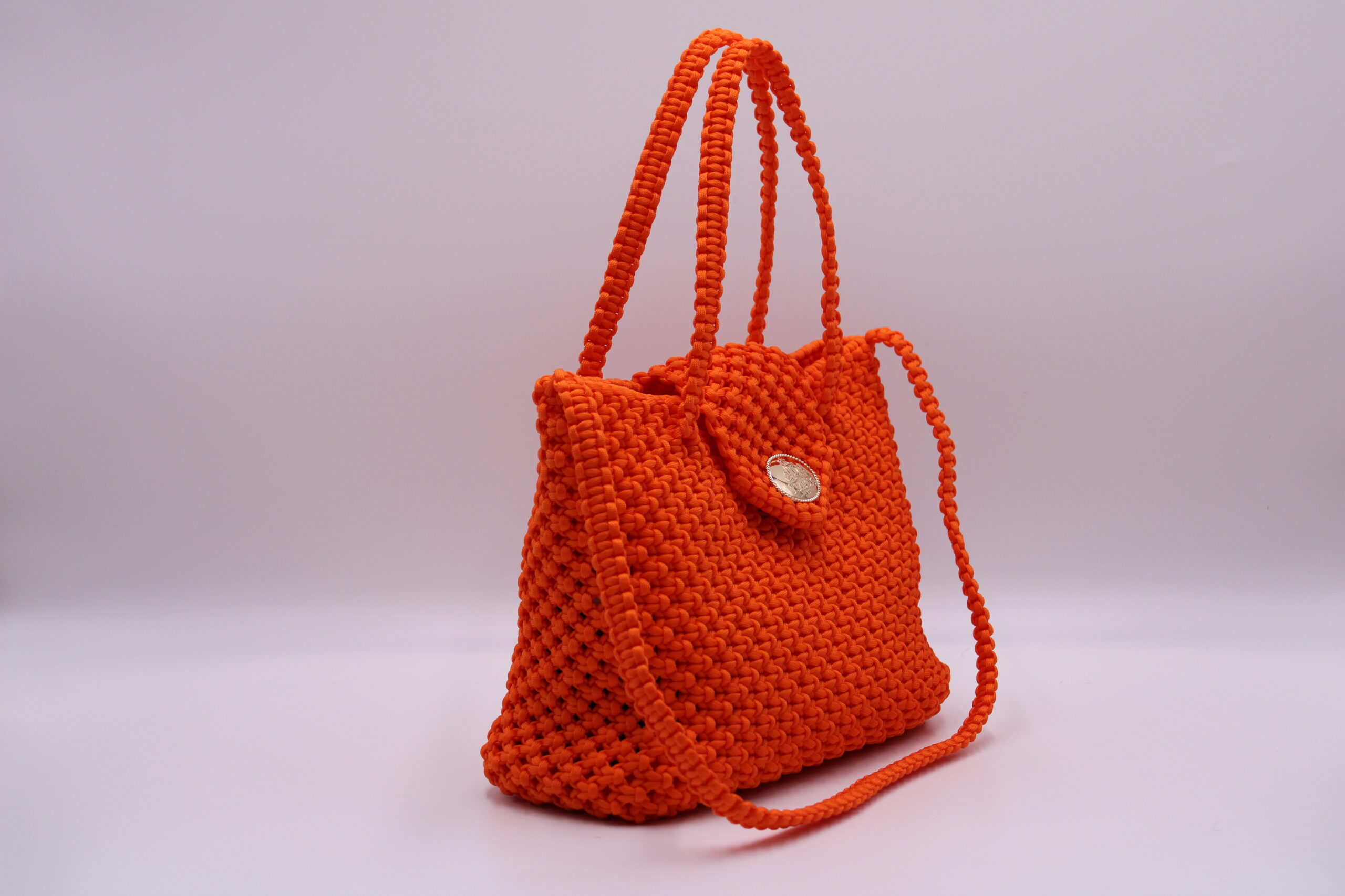 TOTE BAG ORANGE COLOR WITH HALF CLOSED TOP 100% HAND-WOVEN WITH THE SMALL INTERNAL POCKET