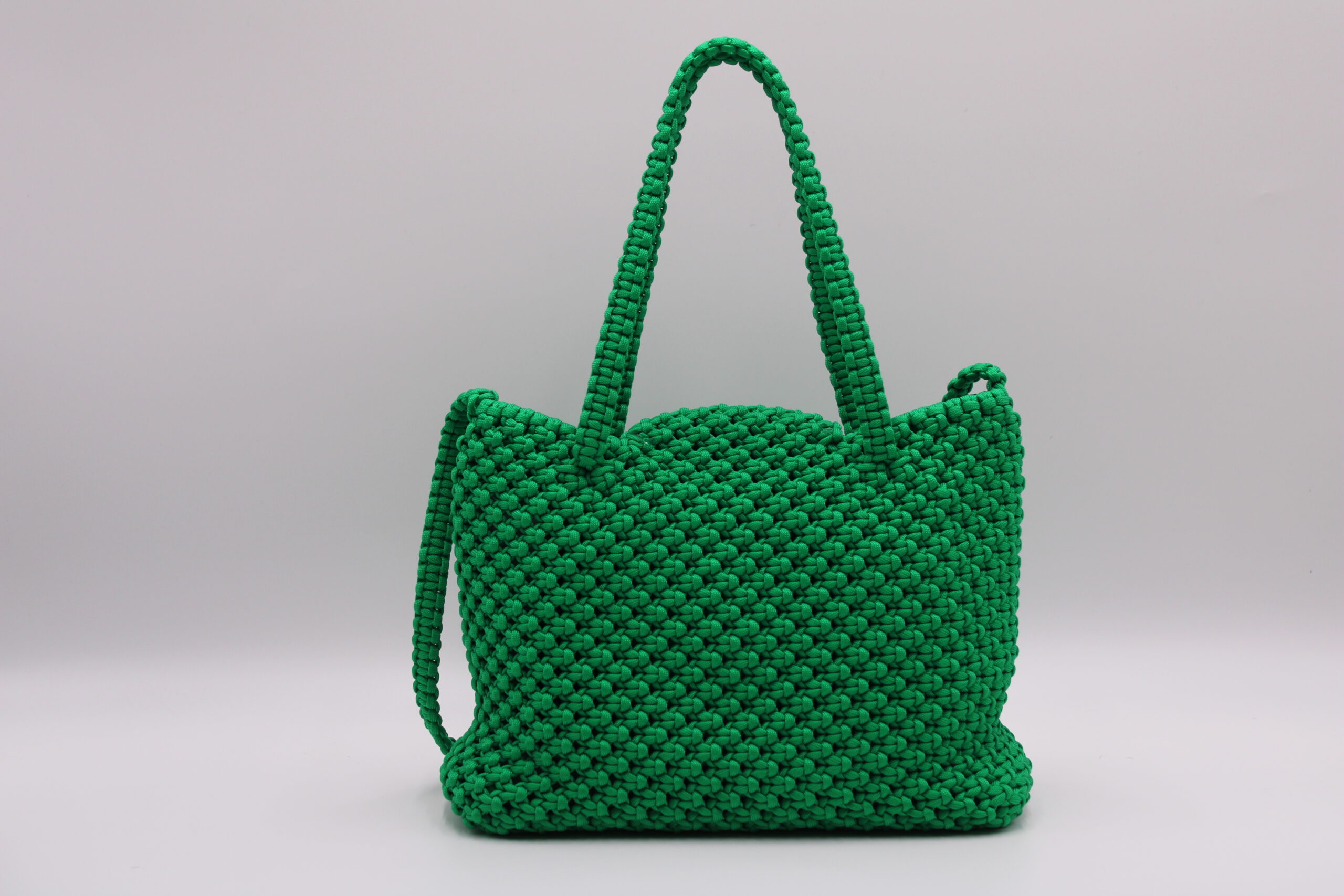 TOTE BAG GREEN COLOR WITH HALF CLOSED TOP 100% HAND-WOVEN WITH THE SMALL INTERNAL POCKET