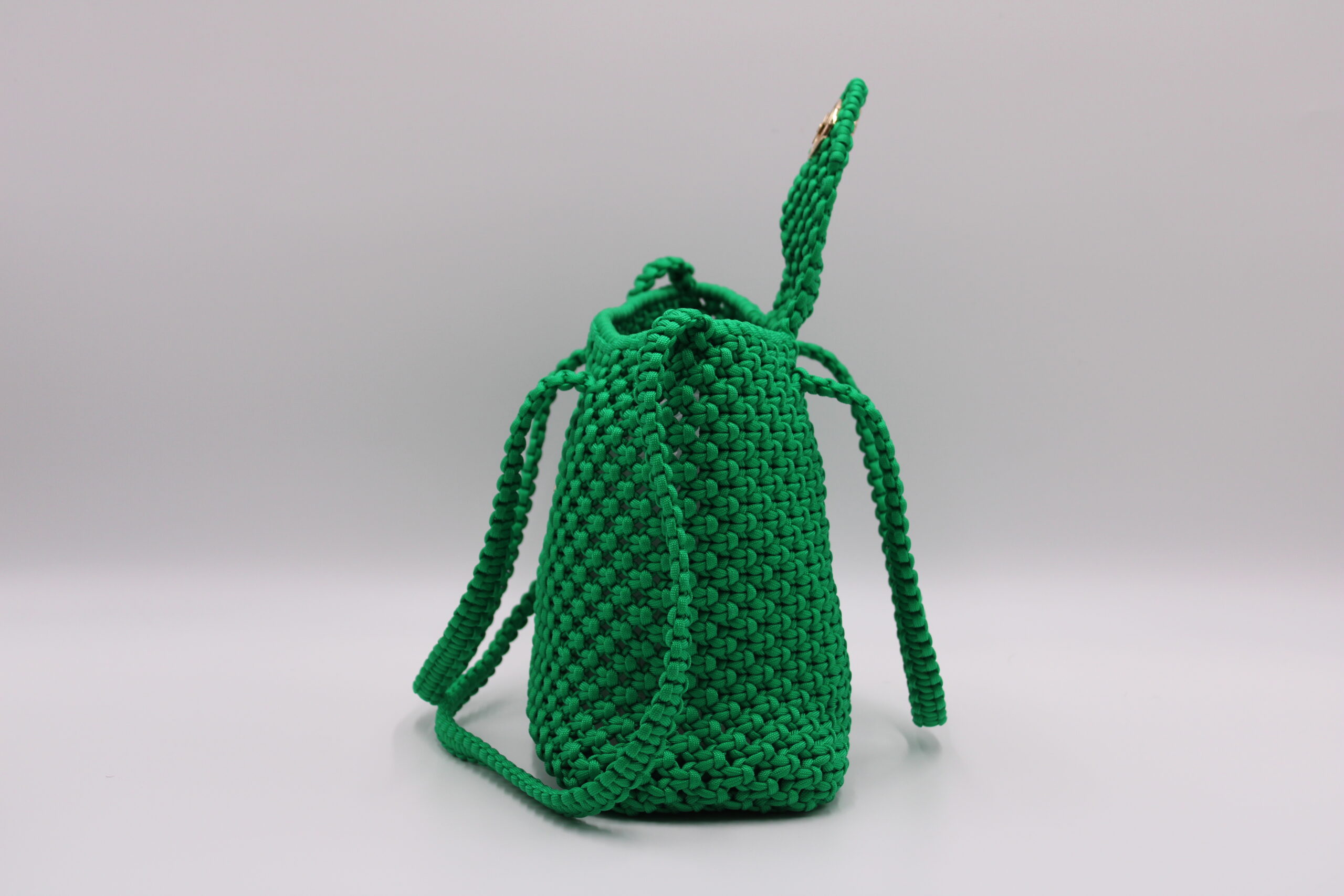 TOTE BAG GREEN COLOR WITH HALF CLOSED TOP 100% HAND-WOVEN WITH THE SMALL INTERNAL POCKET