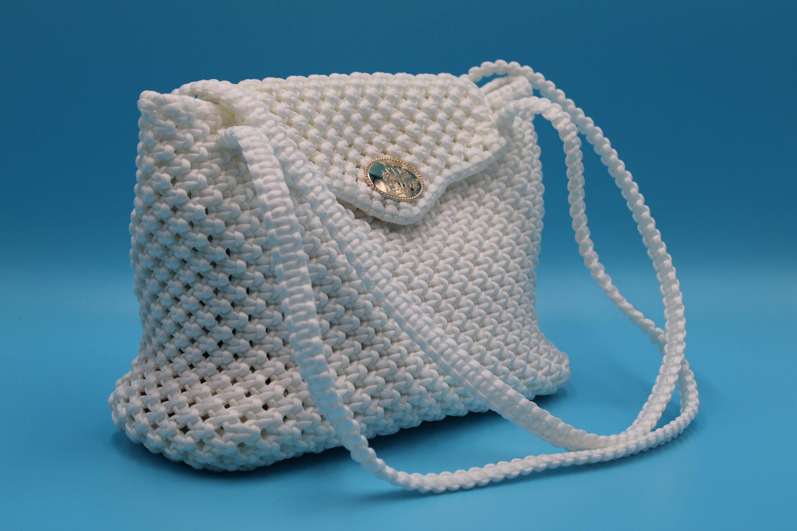 TOTE BAG WHITE COLOR WITH CLOSED TOP 100% HAND-WOVEN WITH THE SMALL INTERNAL POCKET